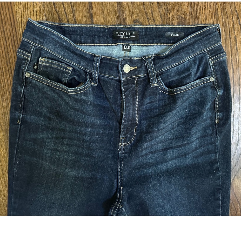 Judy Blue Women's High Rise Raw Hem Flare Jean Size 13/31 - Picture 3 of 7